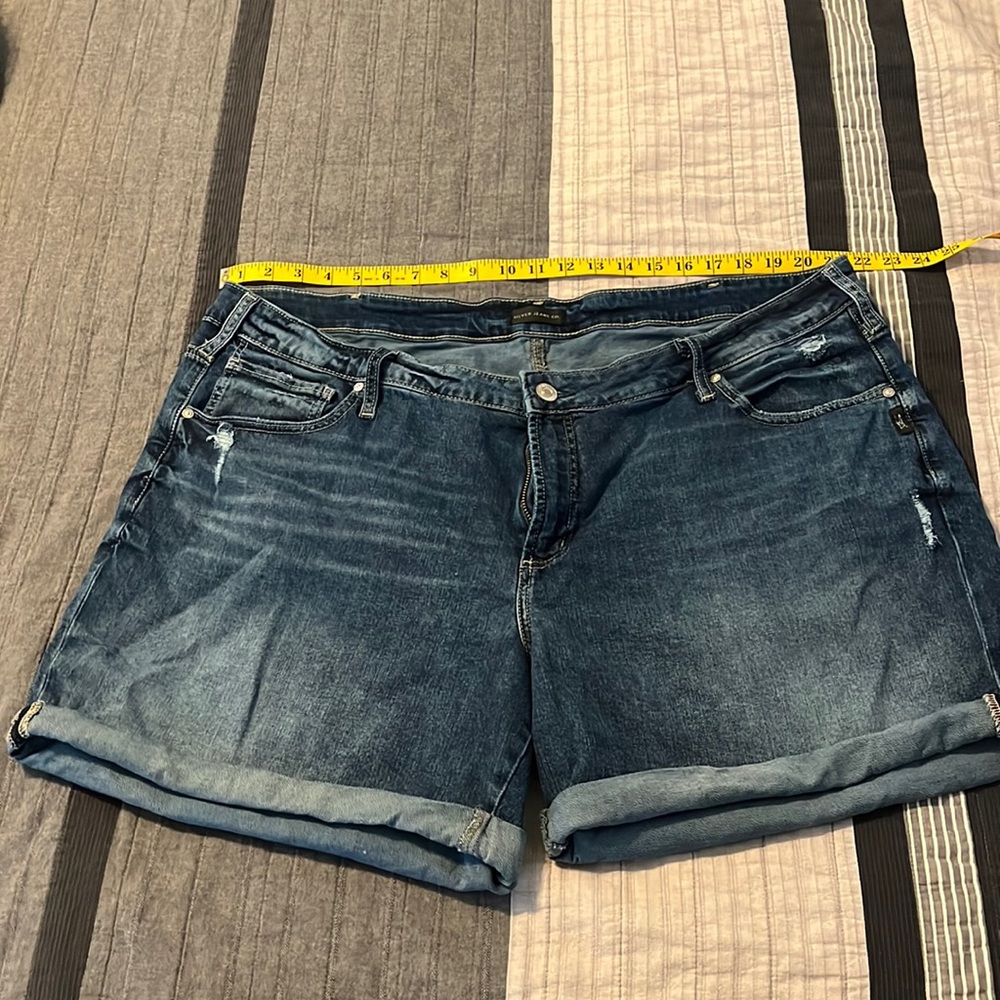 Silver boyfriend shorts size 22/6